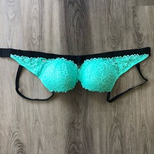 Size 36DD Victoria’s Secret Bra.